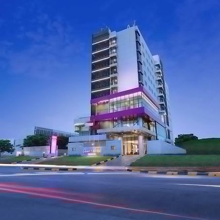Готель Quest Prime Cikarang By Aston Бекасі Екстер'єр фото